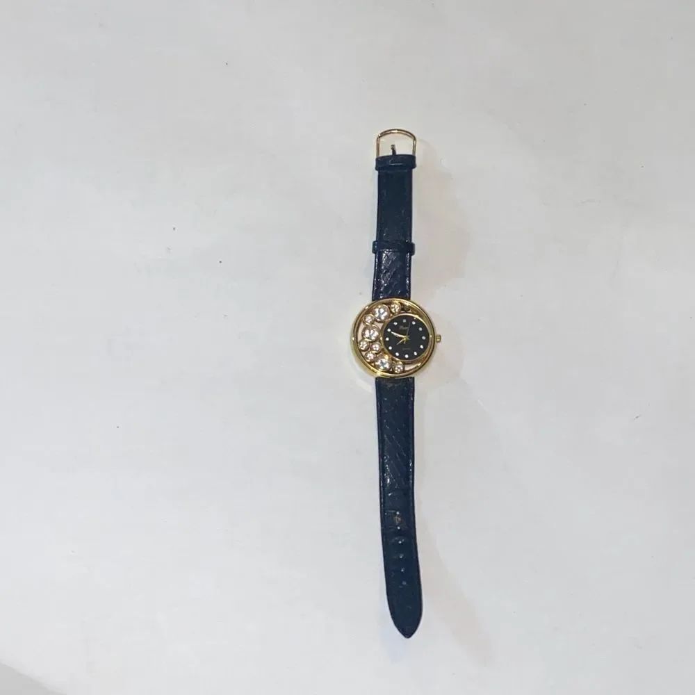 Pearl Quartz Sophisticated Women's Black and Gold Watch Needs Battery